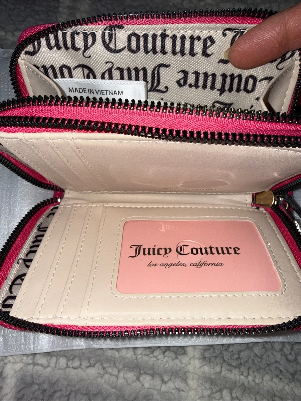 Juicy Couture compact zip